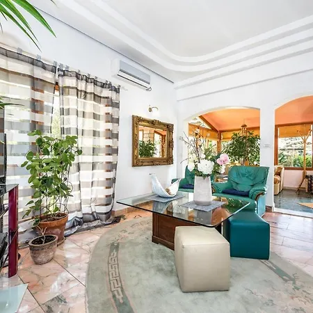 Luxury In With Pool *