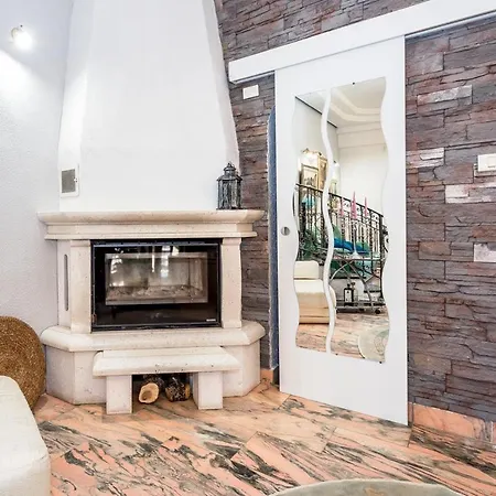 Villa Luxury In With Pool