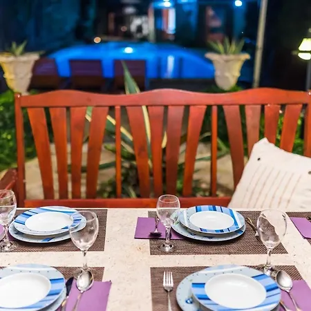 Luxury In With Pool *