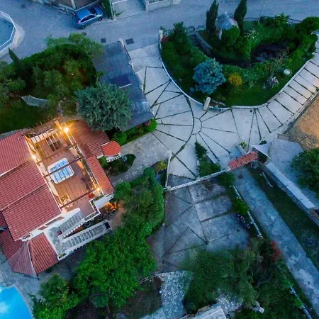 Villa Luxury In With Pool