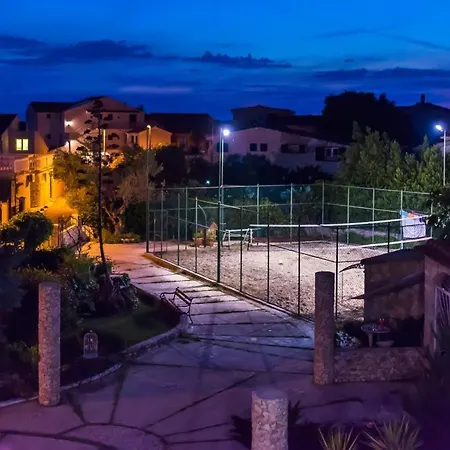 Luxury In With Pool *