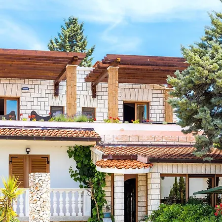 Villa Luxury In With Pool