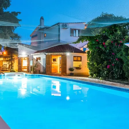 Vila Luxury In With Pool *