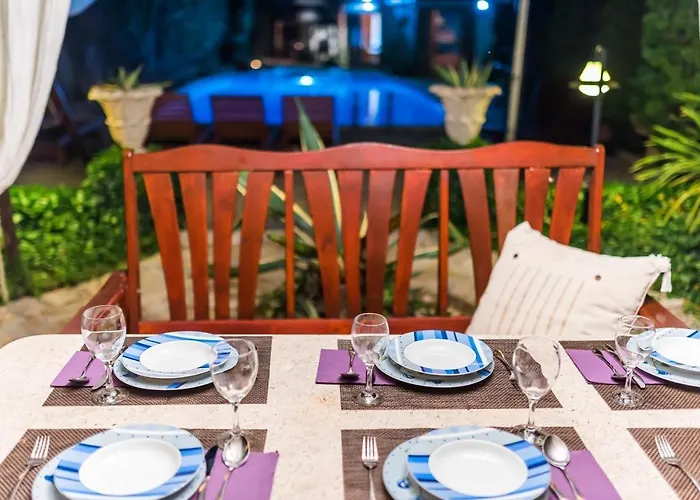 Luxury In With Pool *