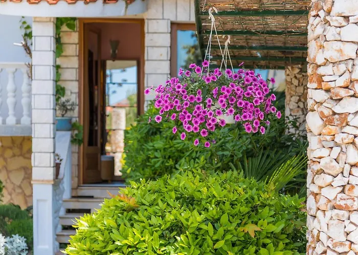 Villa Luxury In With Pool