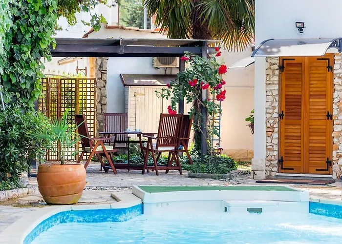 Luxury In With Pool Villa