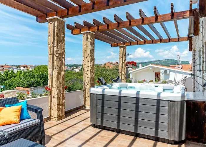 Luxury In With Pool Villa